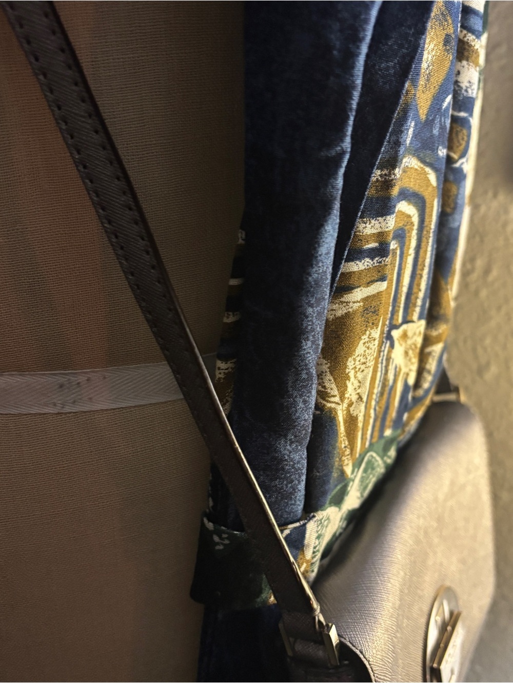 kate spade metallic gray crossbody with gold hardware - Picture 4 of 10